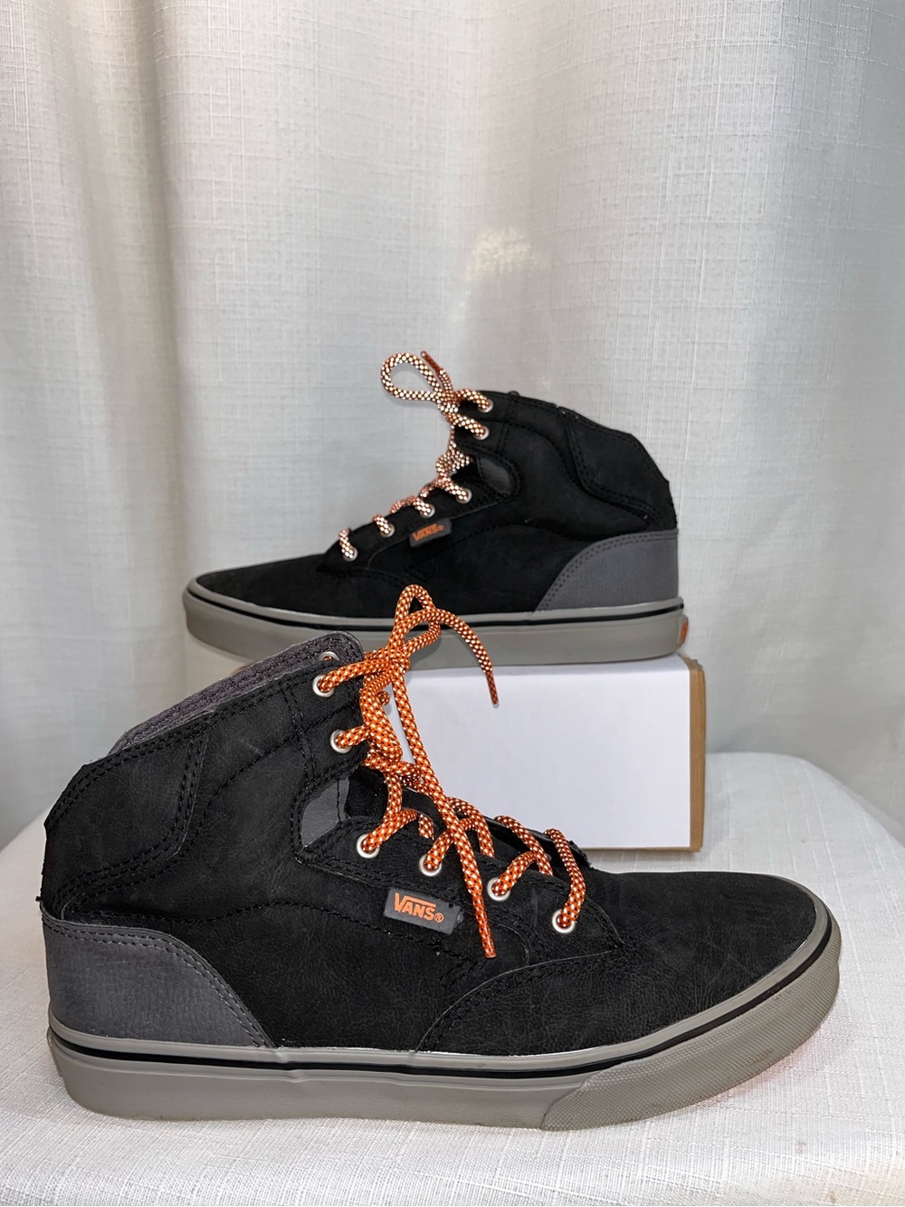 Vans Youth 7 Black Gray Mid Top Sneakers Orange Laces Women’s 8.5 Skate Shoes - Picture 3 of 8